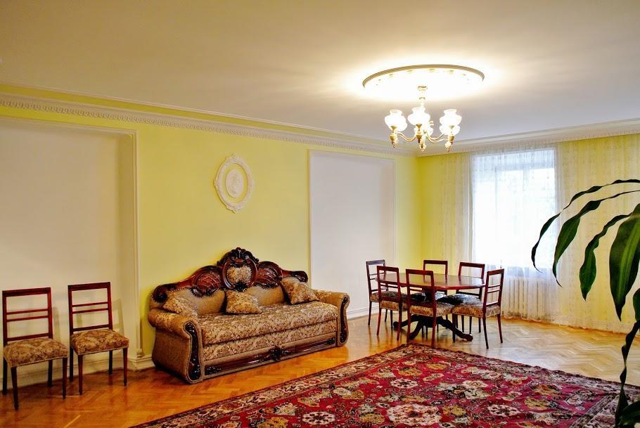 Apartment Na Rynok Square ลวีฟ ภายนอก รูปภาพ