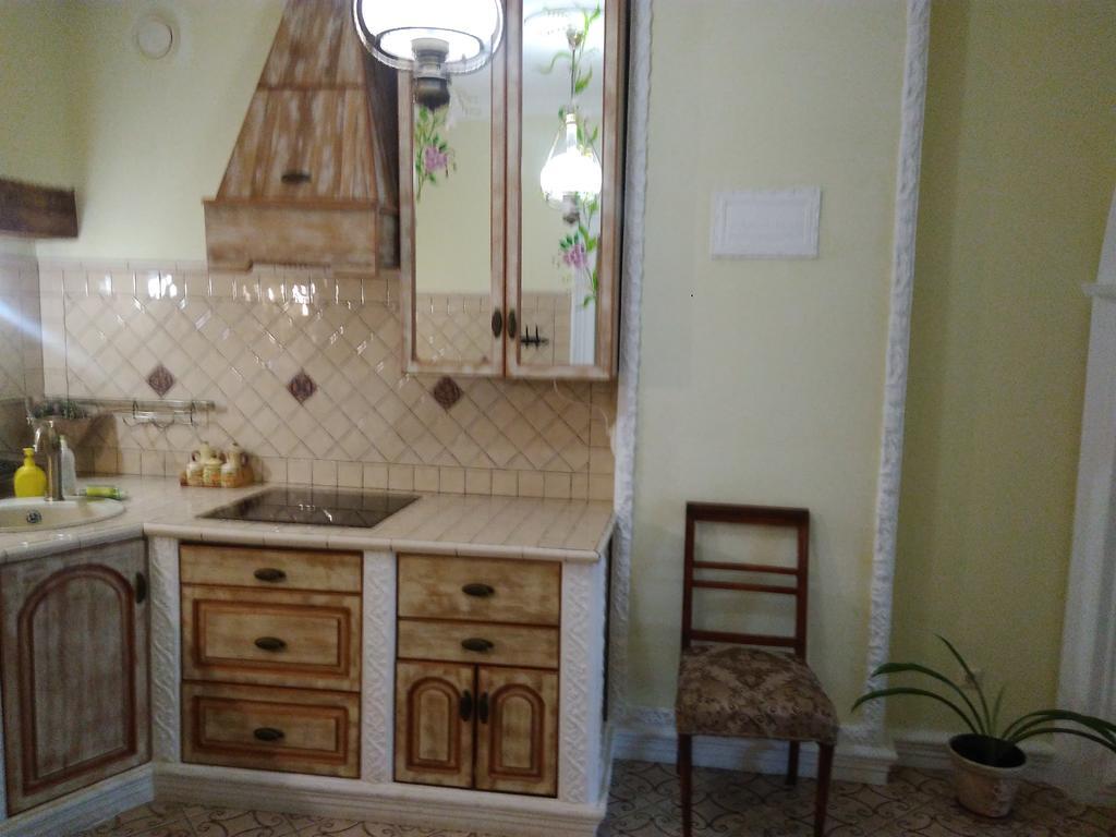 Apartment Na Rynok Square ลวีฟ ภายนอก รูปภาพ
