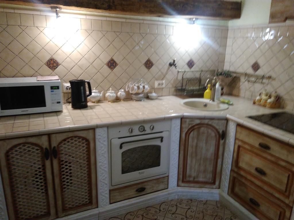 Apartment Na Rynok Square ลวีฟ ภายนอก รูปภาพ